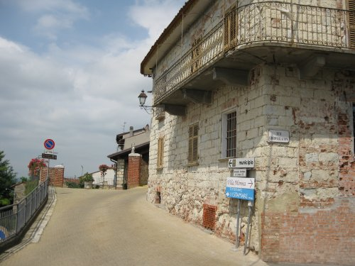 2010 - La sede della biblioteca comunale e il dehor sullo sfondo